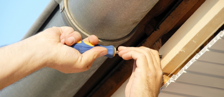 Benefits of Utilizing Gutter Cleaning Services Around Your Home