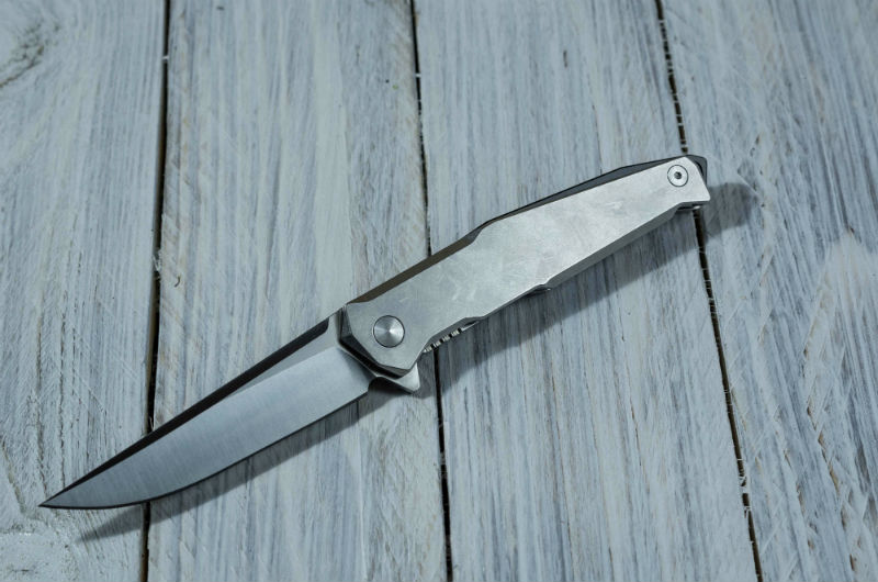 Old School Switchblade Meets Modern Detailing and Features in OTF Knives