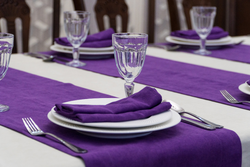 Advantages of Velvet Table Linens for Your Special